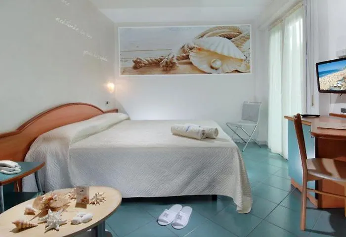 Отель Aurora Каттолика